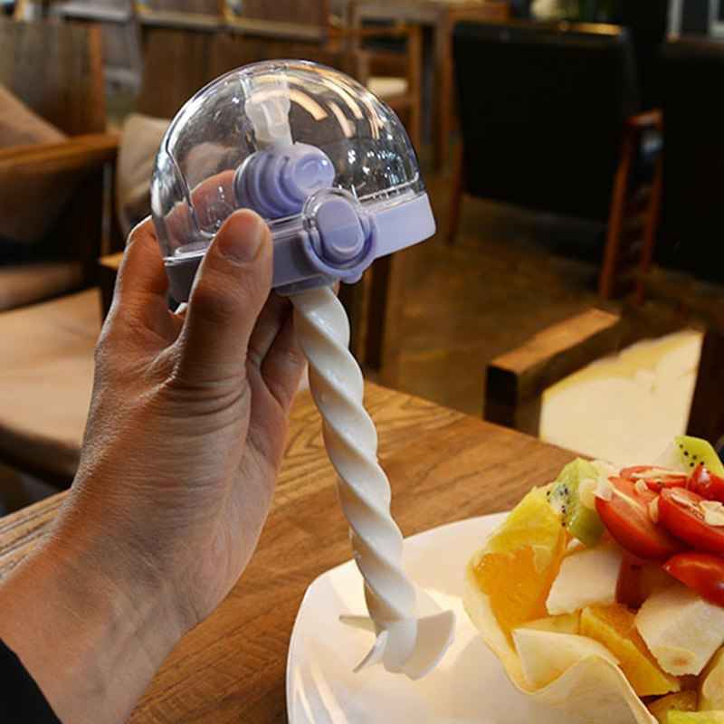 500ml kids water bottle with straw being held